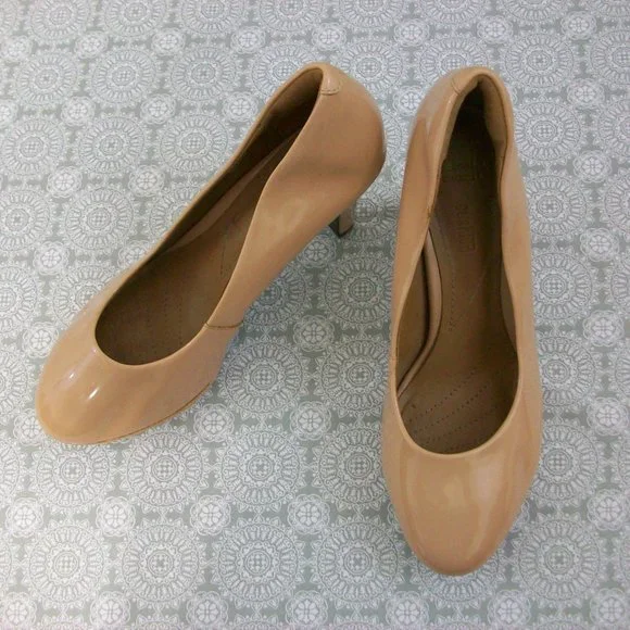 CLARKS Collection Soft Cushion Briar Dolly Nude Heels 7.5W